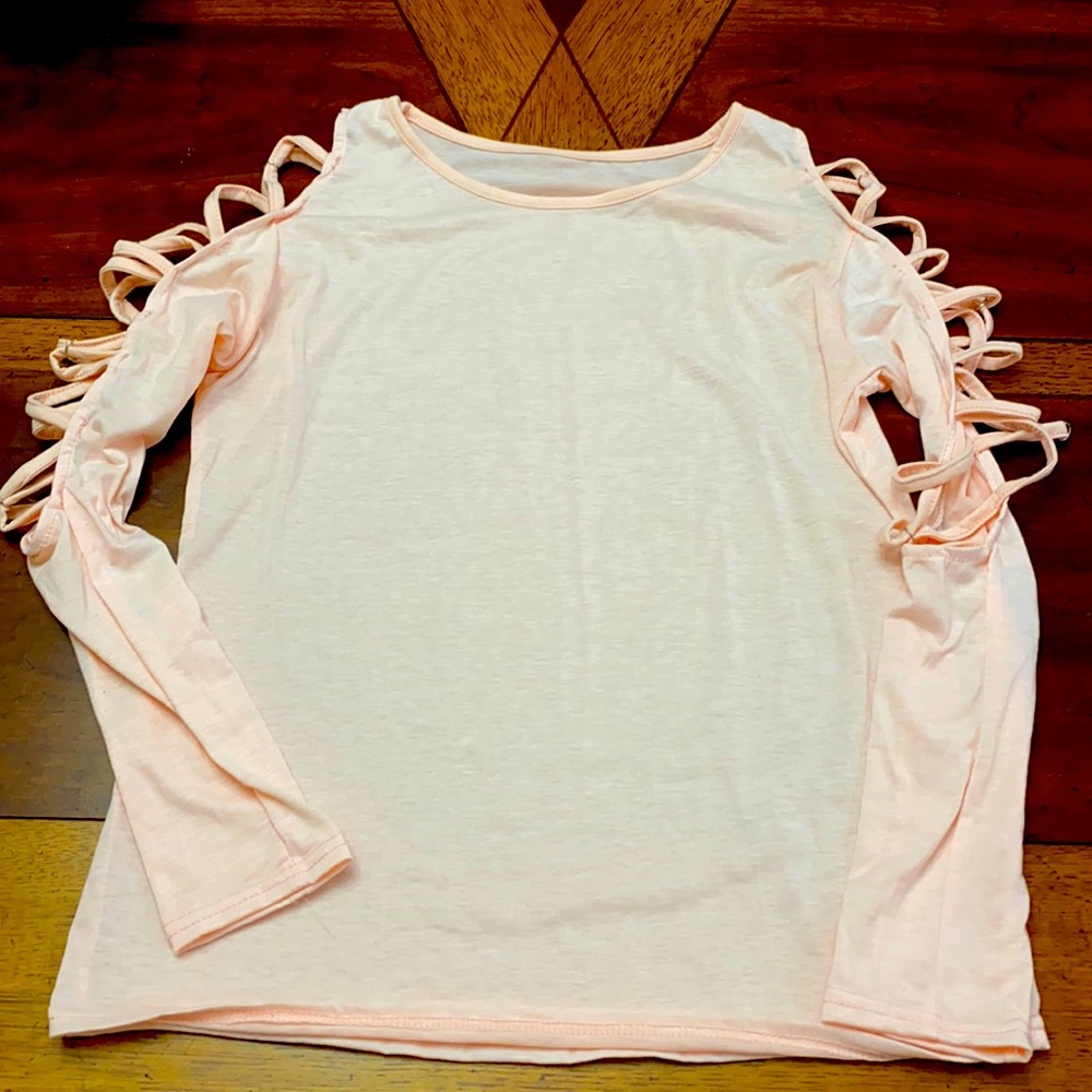 Cutout sleeves shirt!
